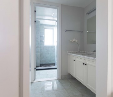 清雅潔白歐式100平米三居室衛(wèi)生間浴室柜裝修效果圖