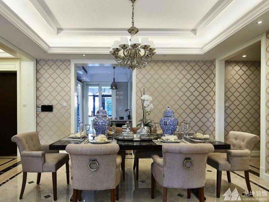 歐式樸實(shí)優(yōu)雅130平米三居室餐廳吊頂裝修效果圖
