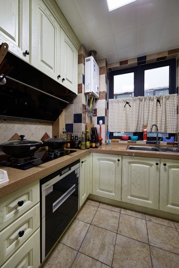 歐式清新田園風格100平米二居室廚房櫥柜裝修效果圖