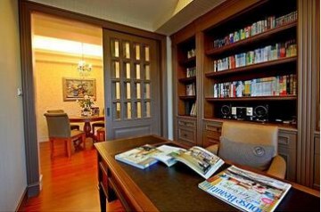 暖黃溫馨田園風(fēng)格90平米二居室書房背景墻裝修效果圖