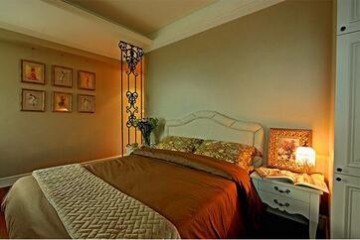 暖黃溫馨田園風(fēng)格90平米二居室臥室背景墻裝修效果圖