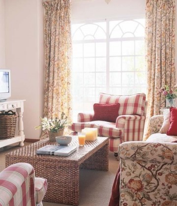 田園溫馨鄉(xiāng)村85平米二居室客廳窗簾裝修效果圖