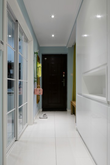 清新雅致北歐風(fēng)格80平米二居室玄關(guān)過道裝修效果圖