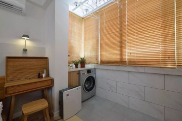 現(xiàn)代唯美簡約風(fēng)格90平米二居室陽臺裝修效果圖