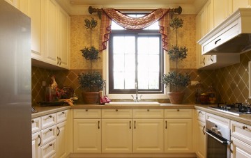 現(xiàn)代美式田園風(fēng)格240平米別墅廚房櫥柜裝修效果圖