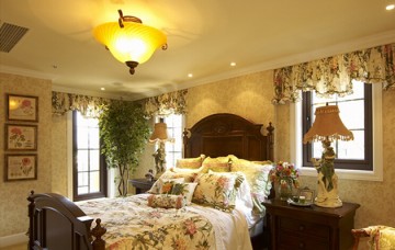 現(xiàn)代美式田園風(fēng)格240平米別墅臥室吊頂裝修效果圖