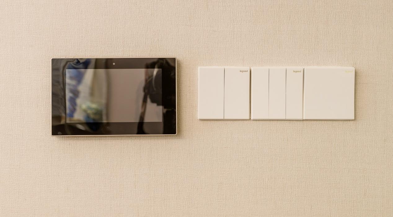 裝修時，先貼壁紙還是先裝開關(guān)？