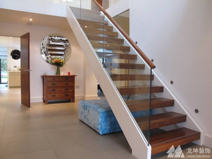 木質(zhì)樓梯安裝和日常維護(hù)注意事項(xiàng)